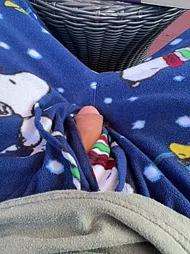 Snapshot of Chris2201hdb chatting on February 17, 3:51 pm Chris2201hdb online show from February 17, 3:51 pm