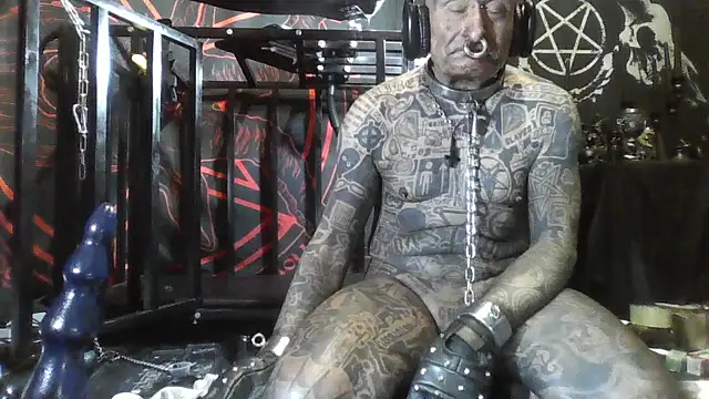 object857 online show from April 12, 1:38 pm