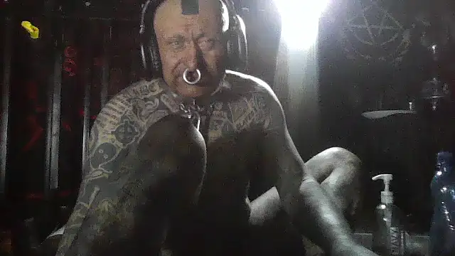 object857 online show from April 18, 11:49 pm