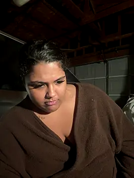 Snapshot of 1n0nlythroat chatting on November 16, 7:25 am 1n0nlythroat online show from November 16, 7:25 am