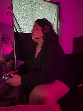 1n0nlythroat online show from January 11, 9:20 pm