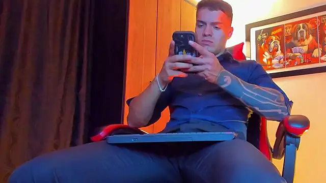 ALPHA DOMINUS  online show from January 7, 4:15 am