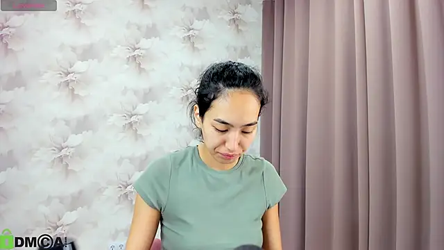 FlirtyAura online show from October 1, 3:56 am