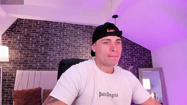 connorsmiith online show from February 6, 3:59 pm