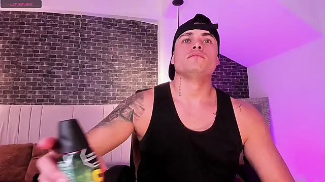 connorsmiith online show from February 27, 7:47 pm