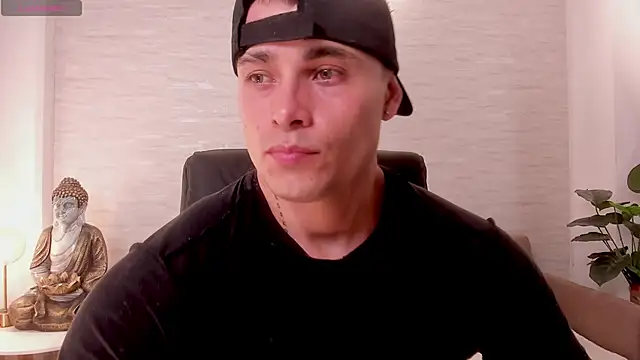 connorsmiith online show from April 7, 10:42 pm