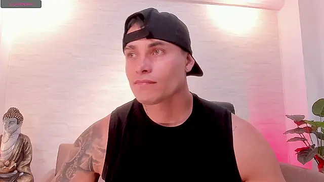 connorsmiith online show from April 23, 11:42 am