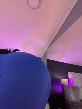 BellaFernandez   online show from April 24, 1:24 pm