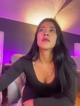 Snapshot of BellaFernandez__ chatting on May 20, 1:28 pm BellaFernandez online show from May 20, 1:28 pm