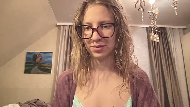 Snapshot of SenseInner chatting on November 12, 4:40 pm SenseInner online show from November 12, 4:40 pm