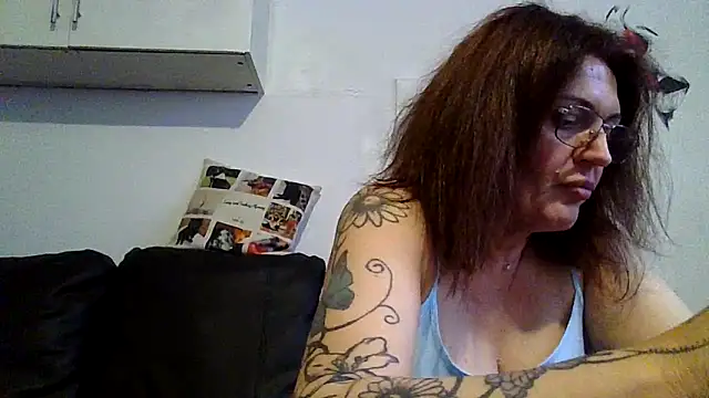 Snapshot of RubyyRosee chatting on May 16, 1:43 pm RubyyRosee online show from May 16, 1:43 pm