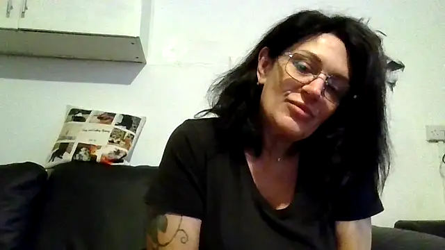 Snapshot of RubyyRosee chatting on June 4, 5:35 am RubyyRosee online show from June 4, 5:35 am