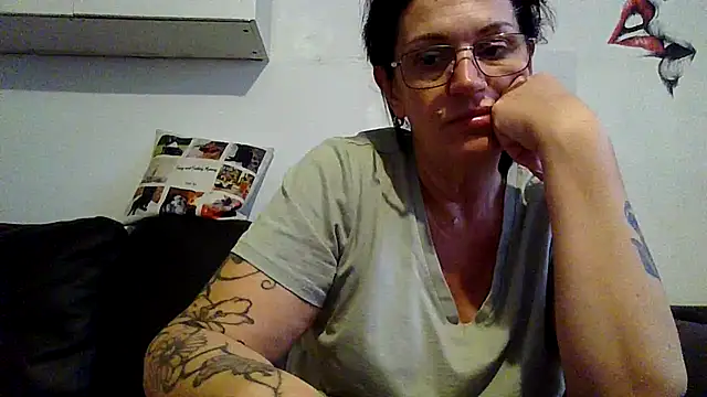Snapshot of RubyyRosee chatting on June 10, 5:18 am RubyyRosee online show from June 10, 5:18 am