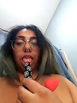 Lovelyrainn online show from September 19, 5:13 pm