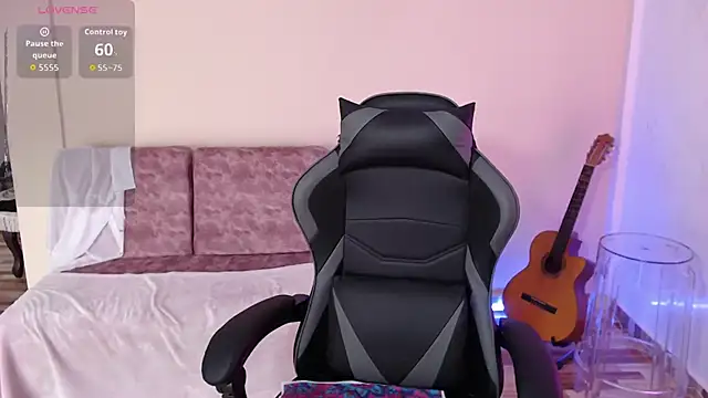 Susanahendrix online show from March 24, 6:24 pm