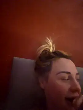 Snapshot of Sophrob96x chatting on November 27, 10:23 pm Sophrob96x online show from November 27, 10:23 pm