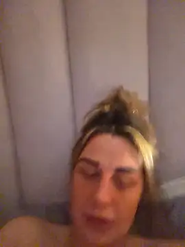 Snapshot of Sophrob96x chatting on January 10, 4:14 am Sophrob96x online show from January 10, 4:14 am