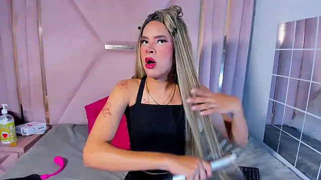 Snapshot of jazmin_waked chatting on September 15, 3:17 am jazmin waked online show from September 15, 3:17 am