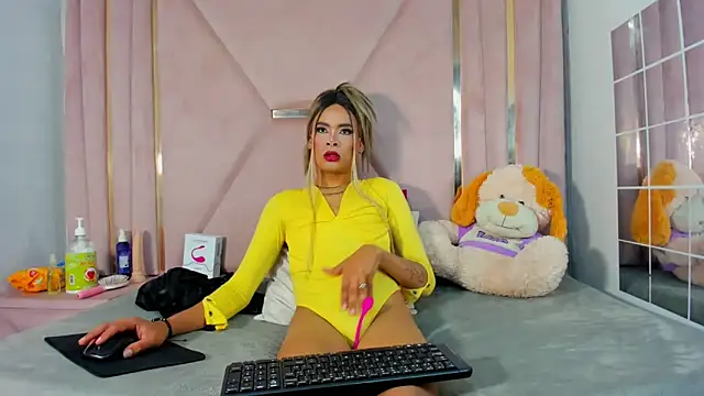 Snapshot of jazmin_waked chatting on October 7, 2:53 am jazmin waked online show from October 7, 2:53 am