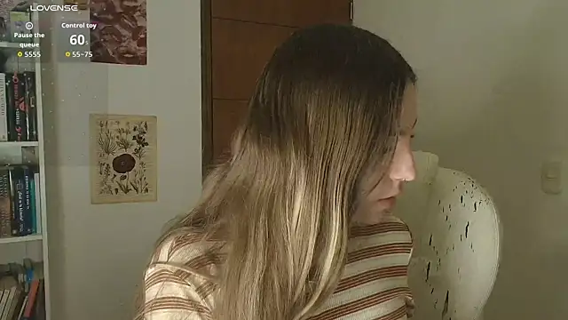 velvet  moon online show from February 26, 5:39 am