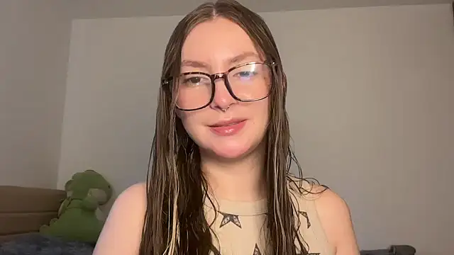 velvet  moon online show from May 8, 10:04 pm