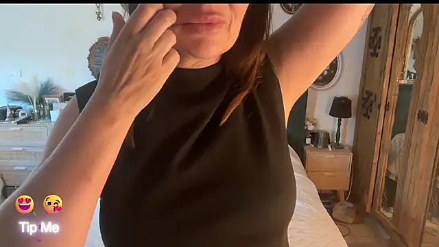 Snapshot of _Melia_ chatting on July 7, 6:47 am Melia online show from July 7, 6:47 am