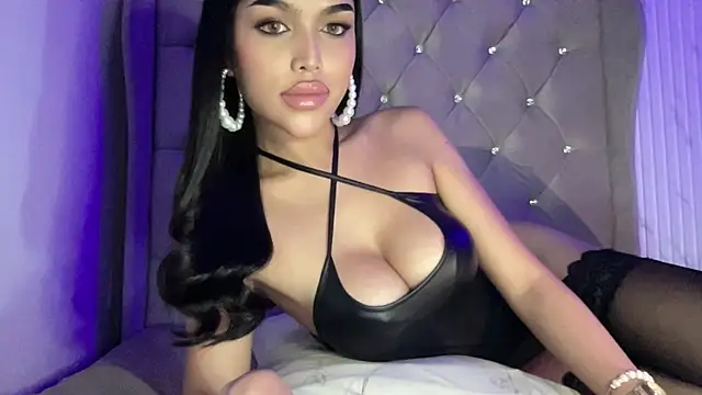 KhendraBrown online show from April 14, 8:37 pm