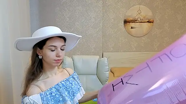 Snapshot of KellyShines chatting on June 15, 1:24 pm KellyShines online show from June 15, 1:24 pm