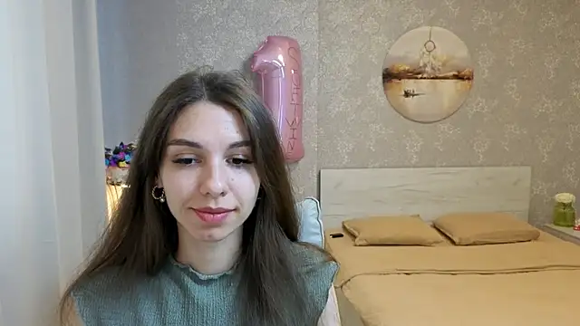 Snapshot of KellyShines chatting on June 17, 11:23 am KellyShines online show from June 17, 11:23 am