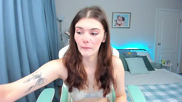 Zoe Vee online show from October 4, 3:15 am