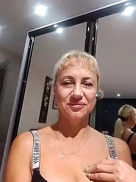 KissMiSveet online show from September 18, 5:15 pm