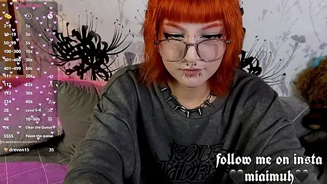 mia  yui online show from October 2, 11:01 pm