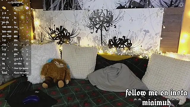 mia  yui online show from December 18, 10:05 pm