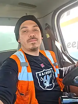 luis97fer online show from April 29, 6:36 pm