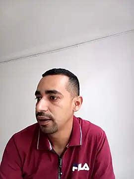 stivenlujan69 online show from April 18, 9:59 pm