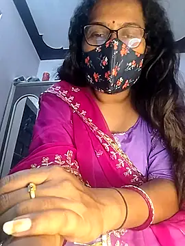 Snapshot of sexy_aaru chatting on June 19, 5:28 pm sexy aaru online show from June 19, 5:28 pm