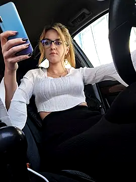 YOOUR EVAA online show from November 29, 7:33 am