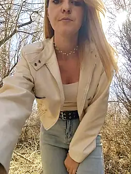 YOOUR EVAA online show from April 3, 8:45 am