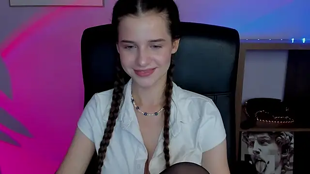 Snapshot of LuxMaya chatting on September 17, 5:42 am LuxMaya online show from September 17, 5:42 am