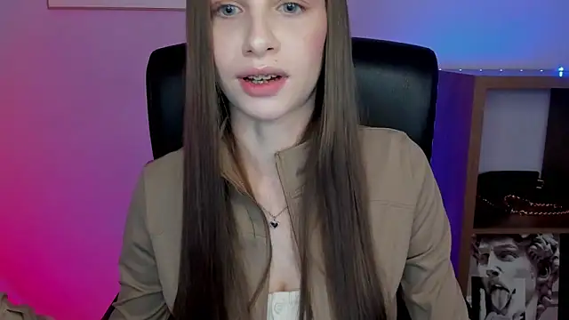 Snapshot of LuxMaya chatting on November 28, 7:44 am LuxMaya online show from November 28, 7:44 am