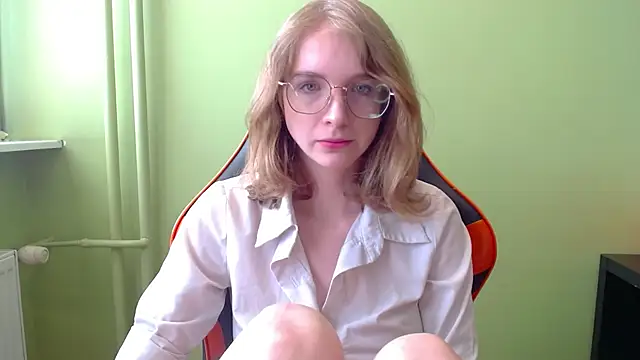 juicyPenny online show from April 11, 6:18 am