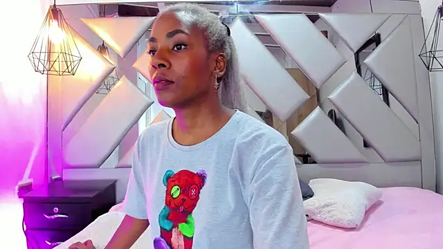 Lorenn Hill online show from September 28, 1:05 pm