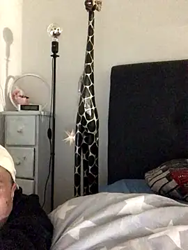 Snapshot of radeczek001 chatting on October 11, 1:05 am radeczek001 online show from October 11, 1:05 am