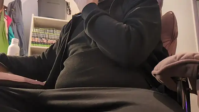 Snapshot of Jonpol74_ chatting on November 20, 10:26 am Jonpol74 online show from November 20, 10:26 am