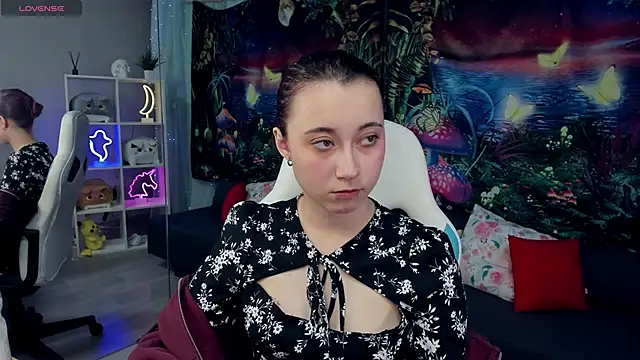 Snapshot of ClaraParks chatting on December 2, 8:15 pm ClaraParks online show from December 2, 8:15 pm