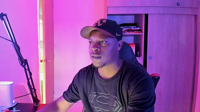 Snapshot of CorvisXnc0012 chatting on October 29, 4:37 am CorvisXnc0012 online show from October 29, 4:37 am