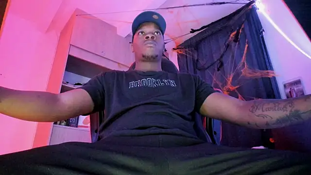 Snapshot of CorvisXnc0012 chatting on November 4, 3:27 am CorvisXnc0012 online show from November 4, 3:27 am