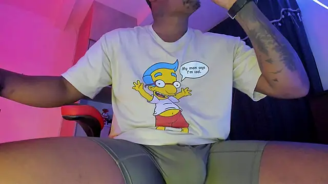 Snapshot of CorvisXnc0012 chatting on November 12, 4:24 am CorvisXnc0012 online show from November 12, 4:24 am