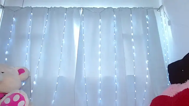 Charlothe Wright online show from March 15, 4:24 pm