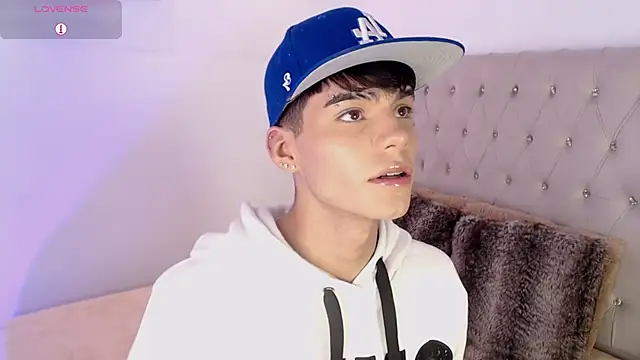 Snapshot of Dulcey_ chatting on October 6, 7:17 am Dulcey online show from October 6, 7:17 am